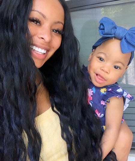 A picture of Alaiya Maxwell with her mamma.